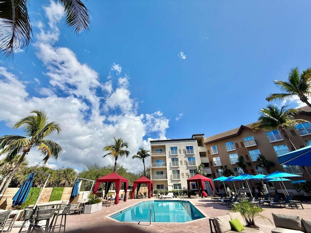 Picture of Holiday Inn Express Hotel Naples Downtown - 5th Avenue