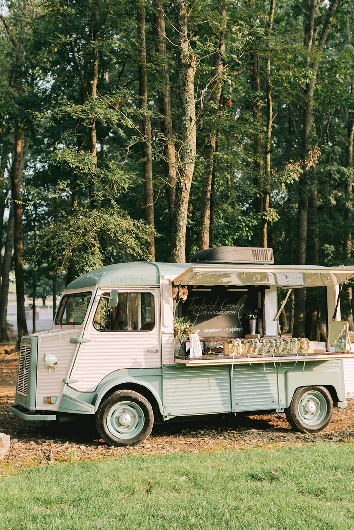 Flower Crown Bus at Saddle Wood Farms in Murfreesboro, Tennessee
