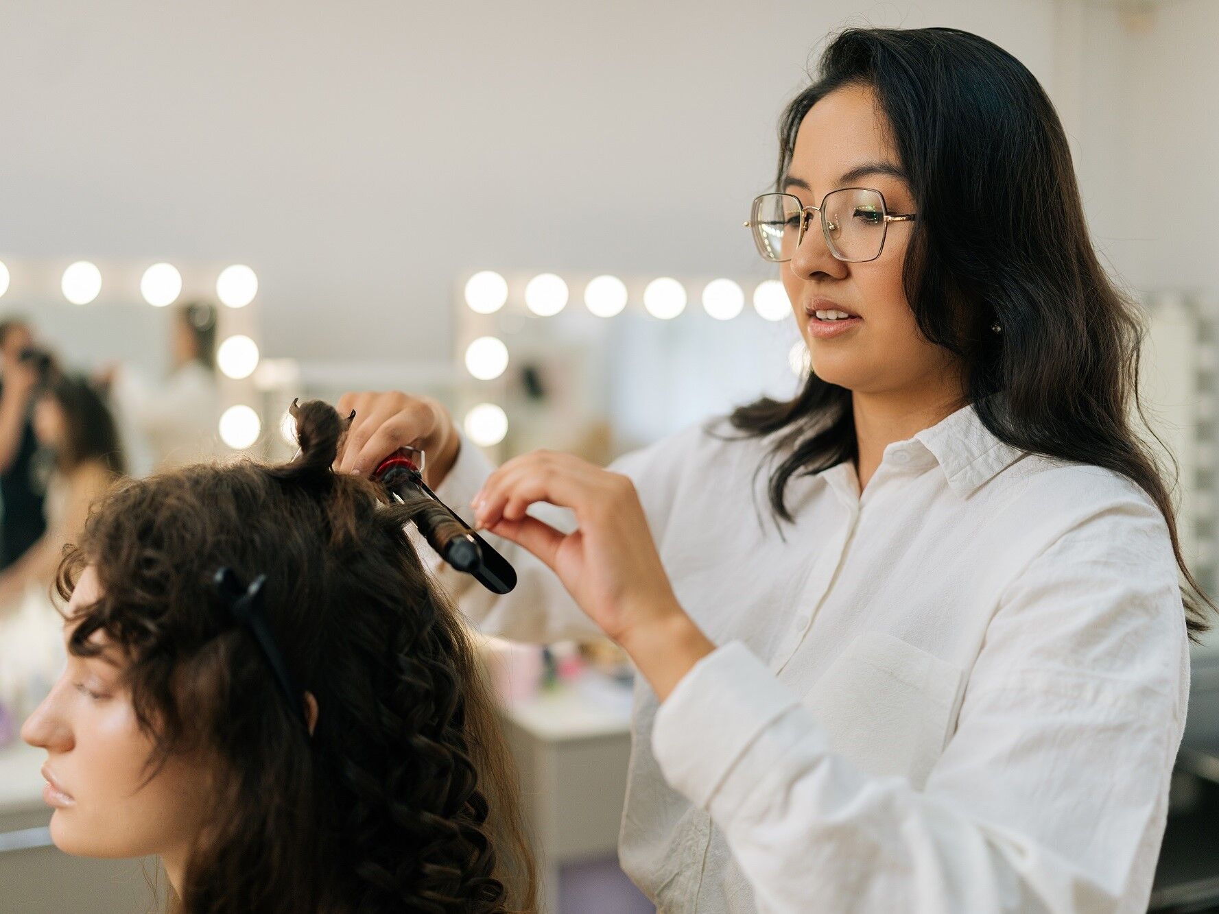 How to Write a Wedding Hairstylist Thank-You Note