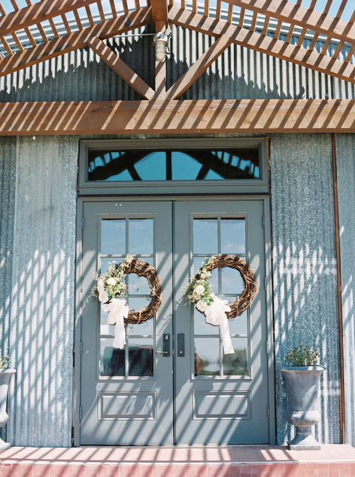 Exterior of the Flying V Ranch in Decatur, Texas