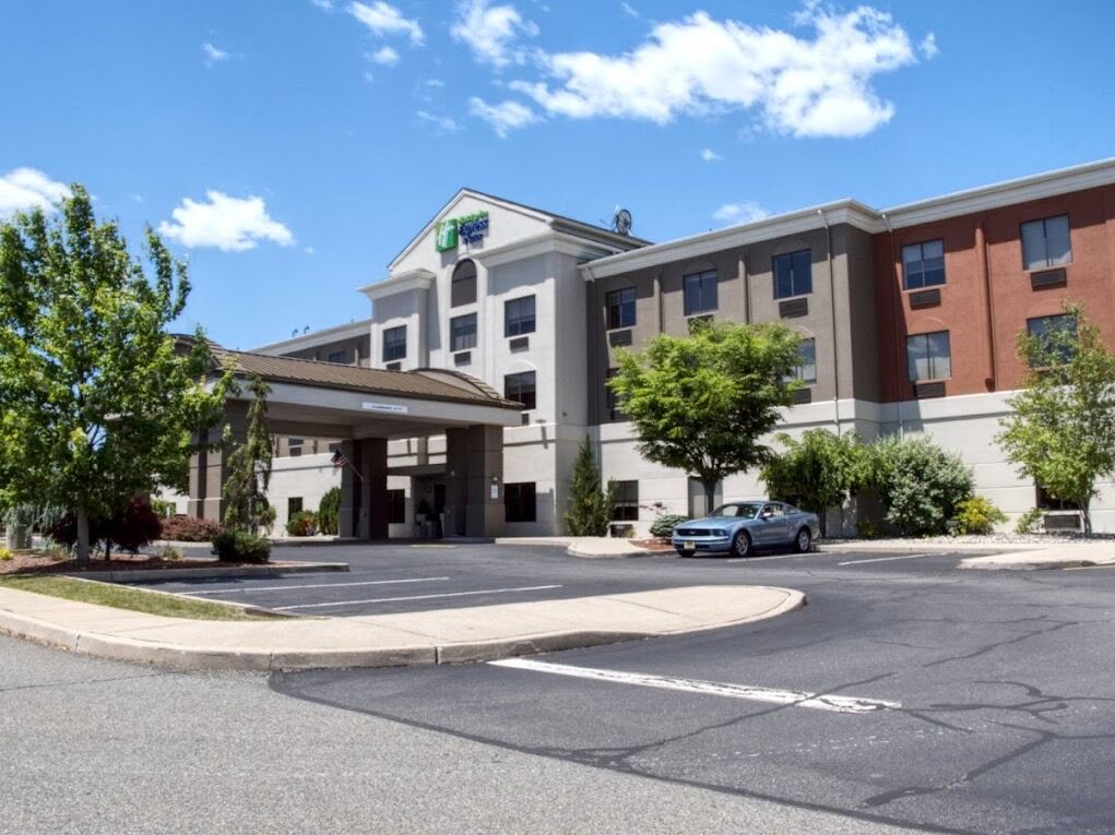 Picture of Holiday Inn Express & Suites Newton by IHG