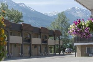 Picture of Maligne Lodge
