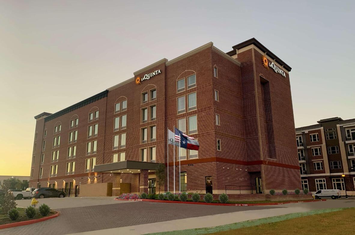 Picture of La Quinta Inn & Suites by Wyndham Frisco Fieldhouse North