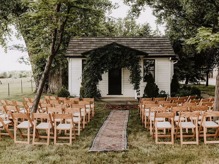 This romantic little cottage is the perfect place to say "I do".