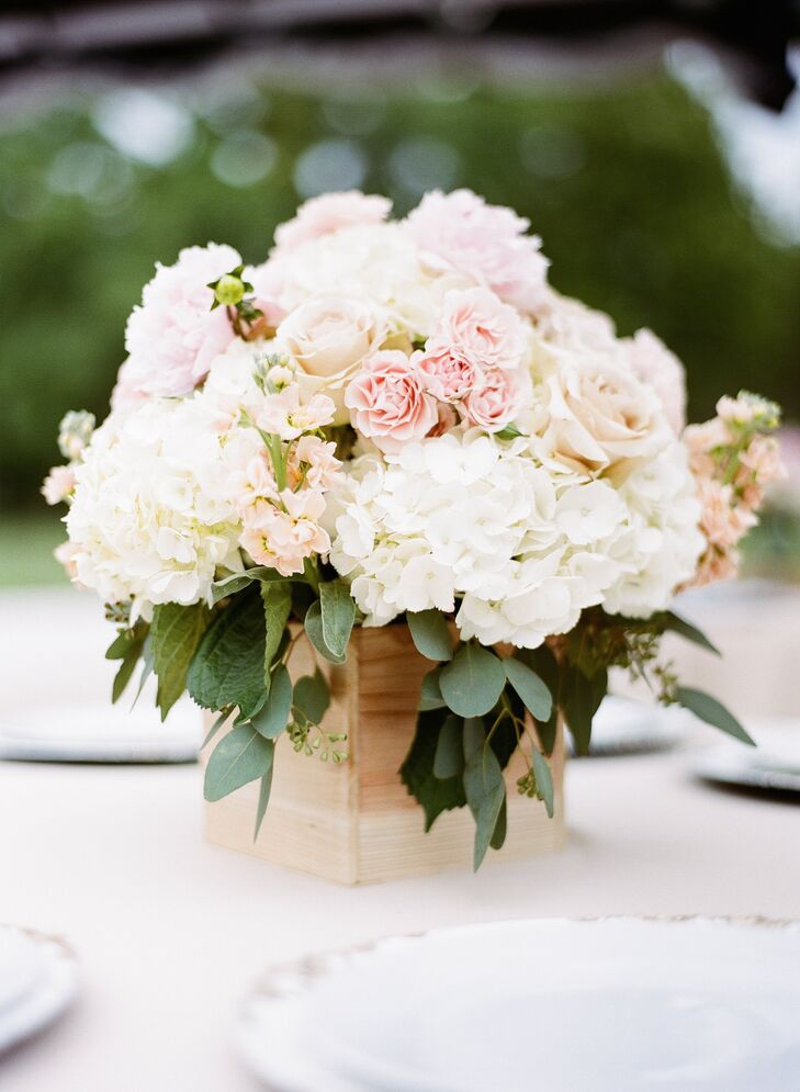 Wooden planter boxes gave the the hydrangea and rose centerpieces a simple, organic look.