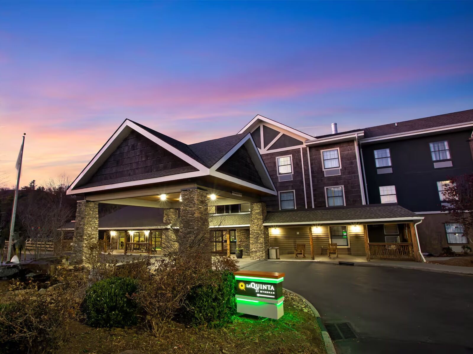 Picture of La Quinta Inn & Suites by Wyndham Boone University