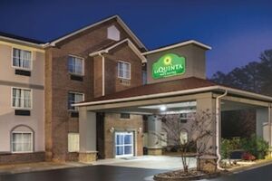 Picture of La Quinta Inn & Suites by Wyndham Rome