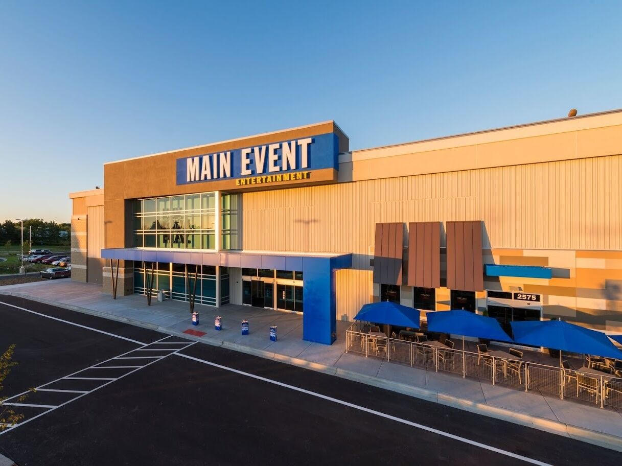 Picture of Main Event Hoffman Estates