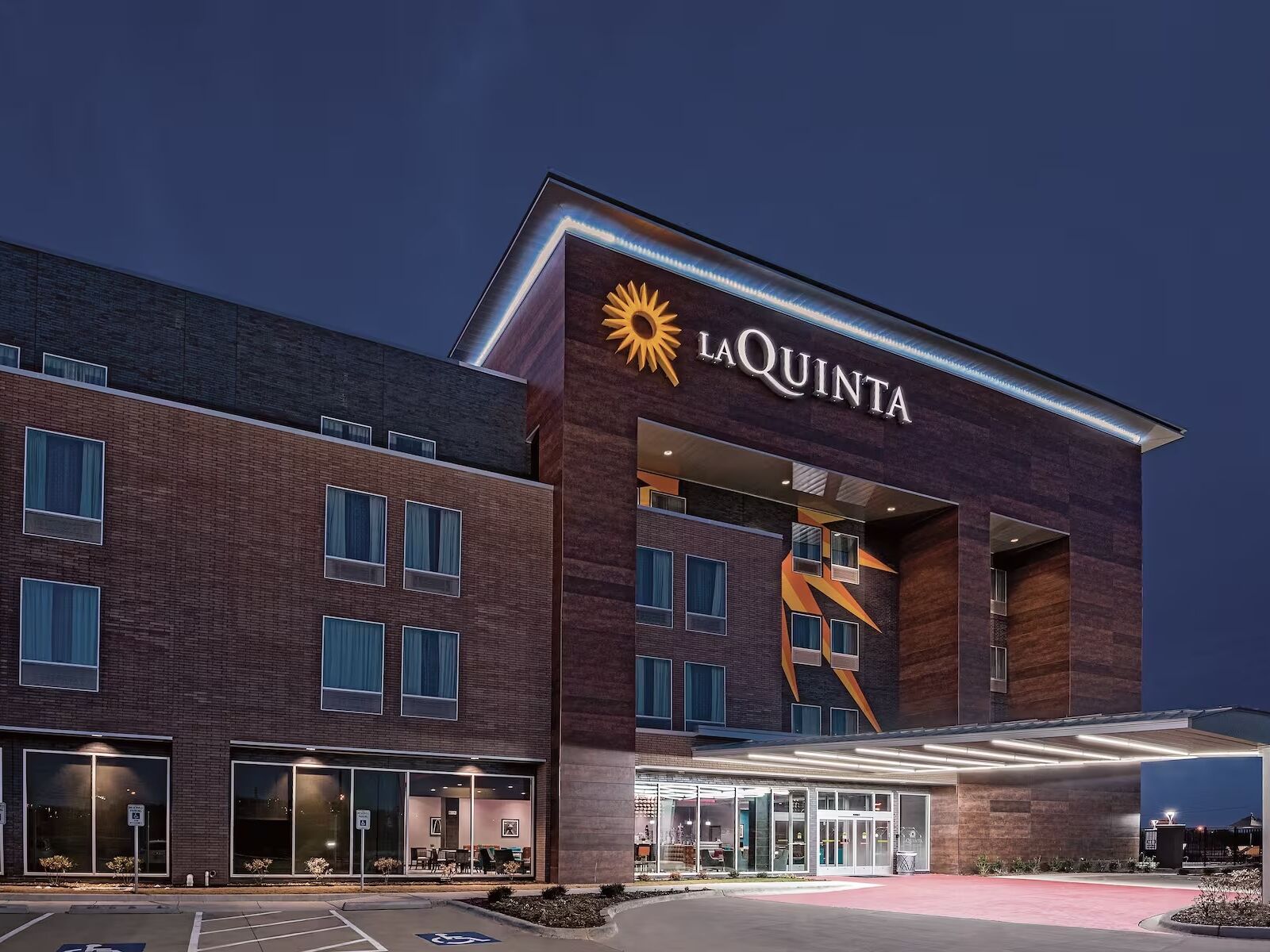 Picture of La Quinta Inn & Suites by Wyndham Dallas Grand Prairie North