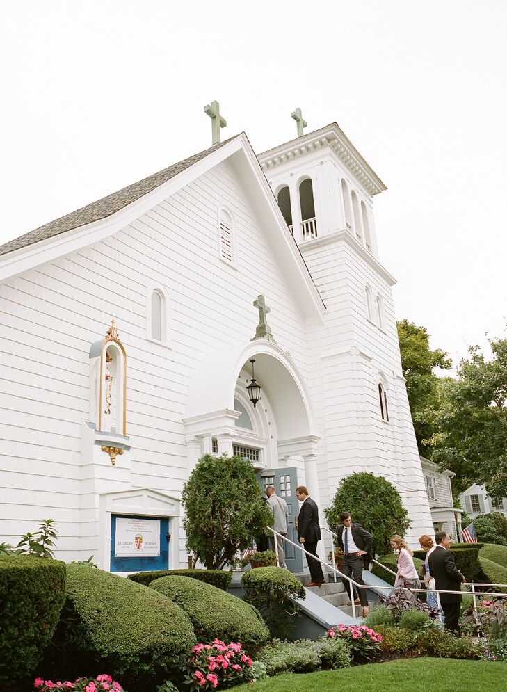 “Martha’s Vineyard has been a special place for the two of us for a long time and we knew we wanted to get married there,” says Caity. “We looked at several different locations before selecting the Dr. Daniel Fisher House. The property was gorgeous and had lots of space.” Knowing that many of their guests would be traveling to Martha’s Vineyard for the wedding, the pair strategically chose each of their venues with the idea that guests would be able to get around easily on foot.