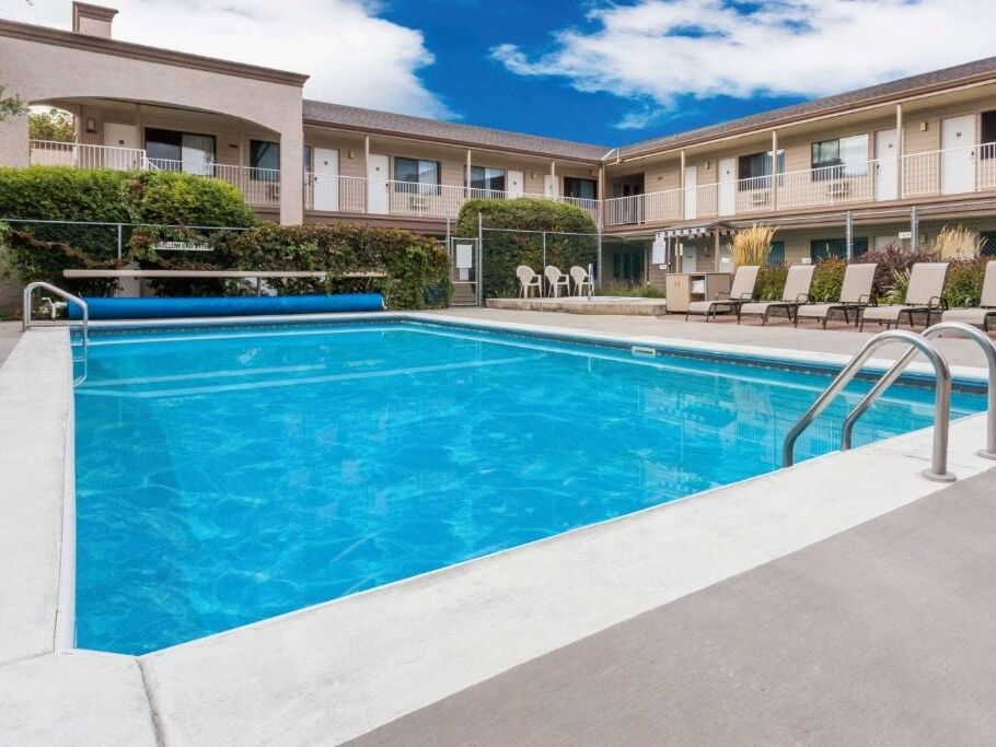 Picture of Super 8 by Wyndham West Kelowna BC