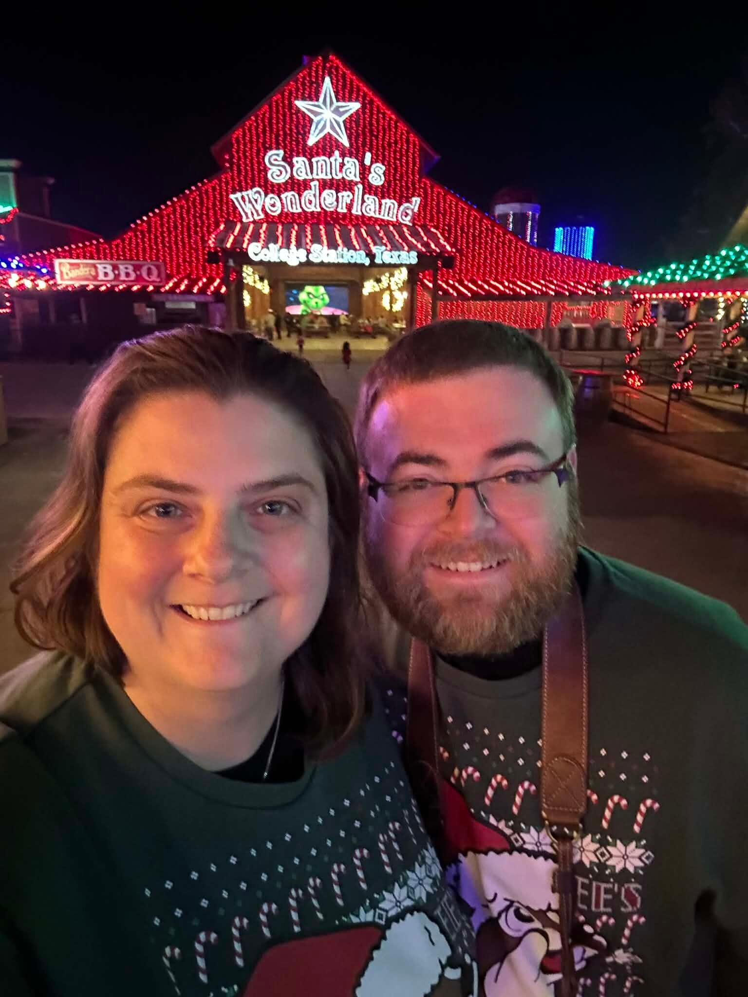 The following day, Chelsea and Joshua went to Santa's Wonderland with her sister's family.