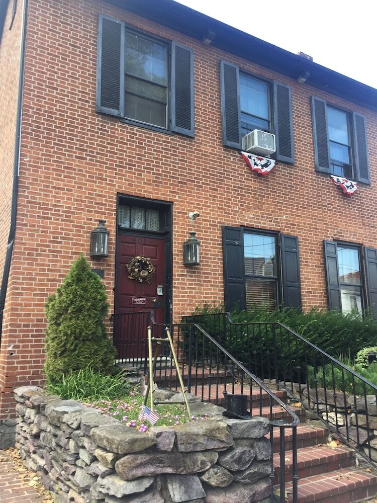 Picture of Historic Farnsworth House Inn