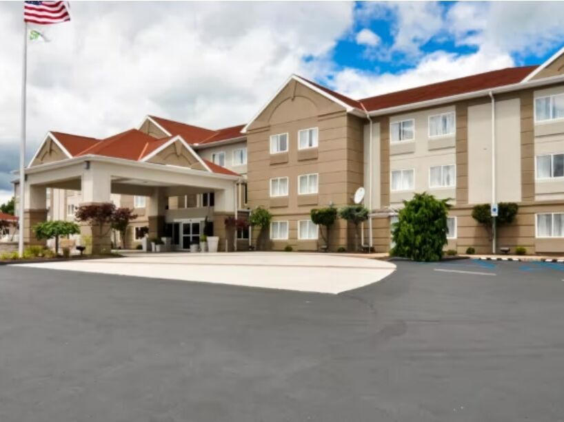 Picture of Holiday Inn Express & Suites Port Clinton-Catawba Island, an IHG Hotel