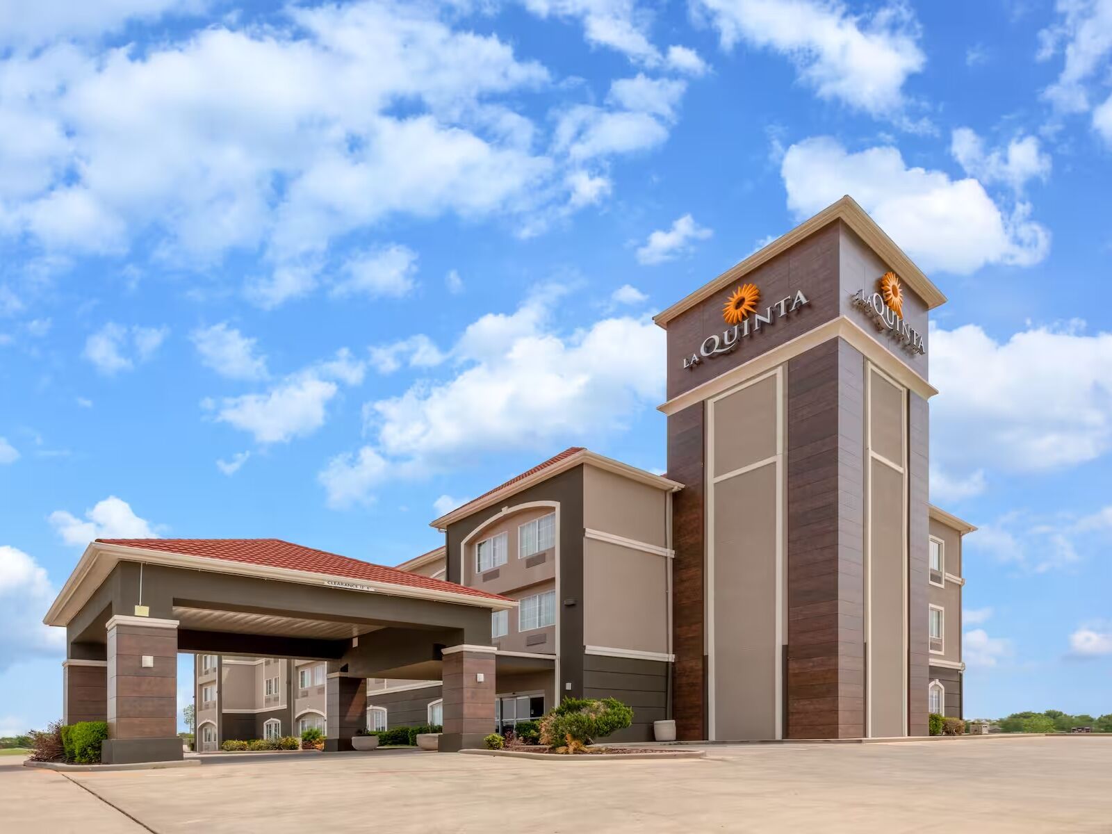 Picture of La Quinta Inn & Suites by Wyndham Bridgeport