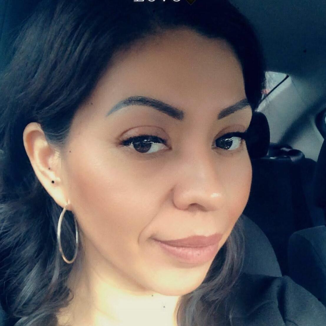 Estela Soto (Julie)