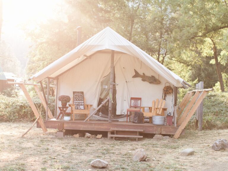 Rustic photo booth rent idea. 