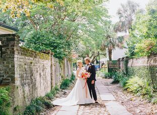 Ashley Anderson (an account manager) and Chris Sykora (a financial analyst) met in his hometown of Charleston, and not in one of the city’s storied ro