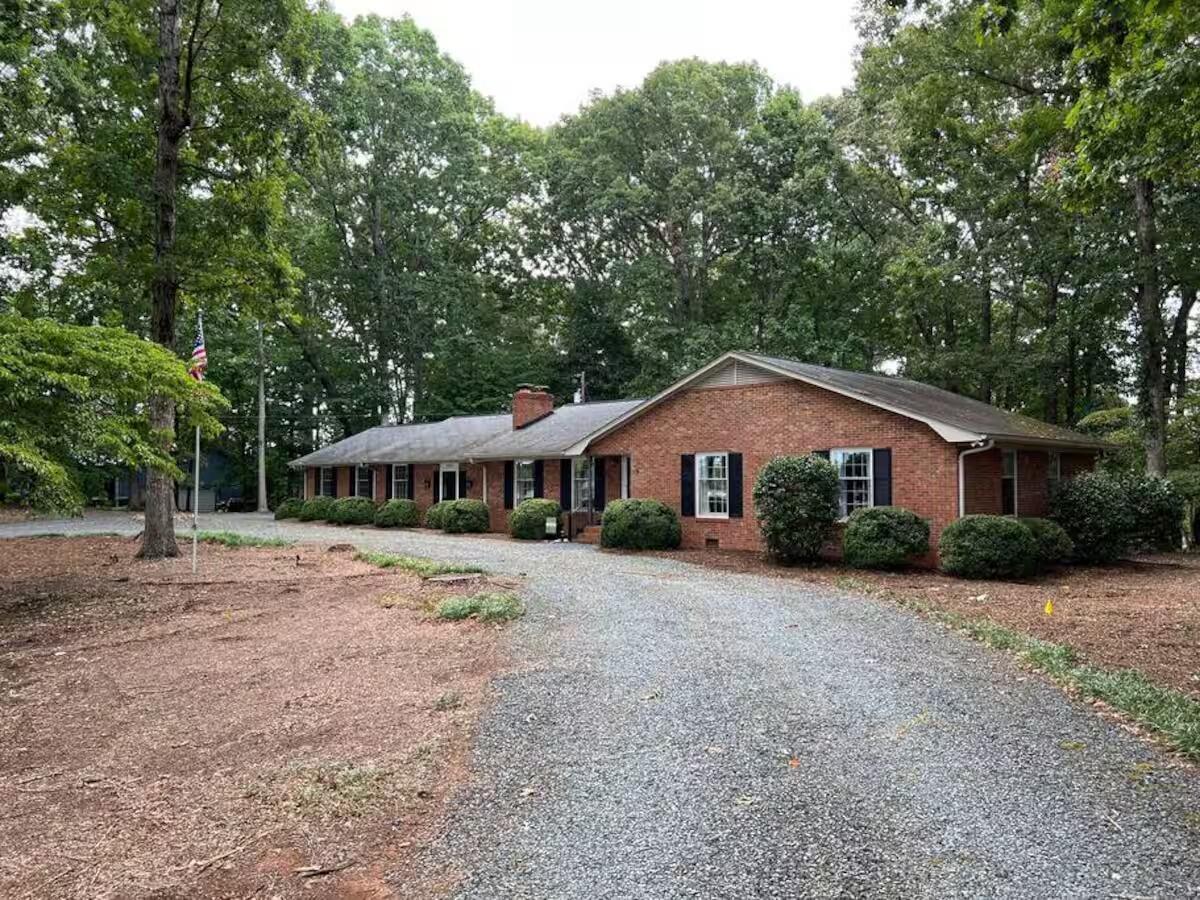 Picture of 5 Bedroom Airbnb in Indian Trail , NC 