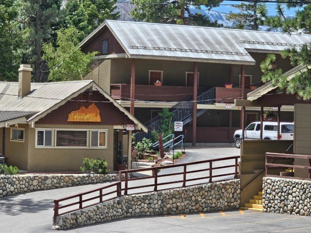 Picture of Holiday Haus Motel