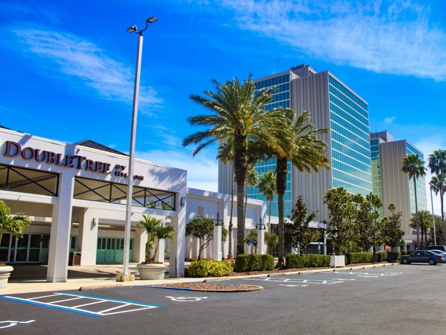 Picture of DoubleTree by Hilton Hotel at the Entrance to Universal Orlando