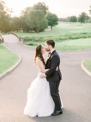 Traditional Bride and Groom at Fiddler’s Elbow Country Club