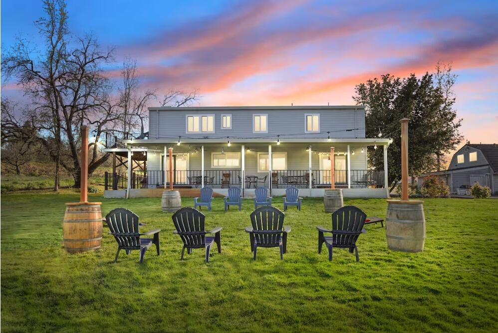 Picture of Lakeside Vineyard Retreat