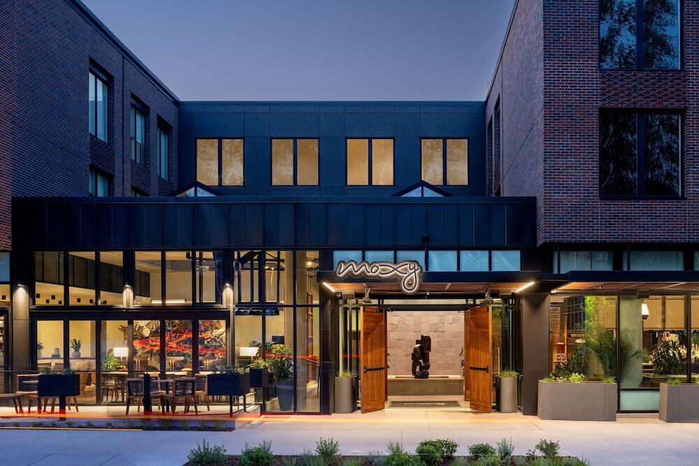 Picture of Moxy Boulder