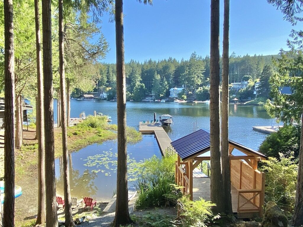 Picture of Airbnb or Vrbo in Shawnigan Lake 