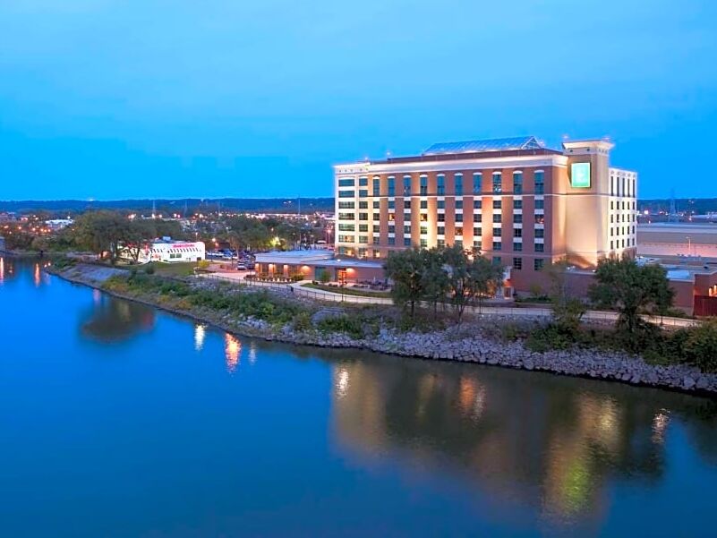 Picture of Embassy Suites by Hilton East Peoria Riverfront Hotel & Conference Center