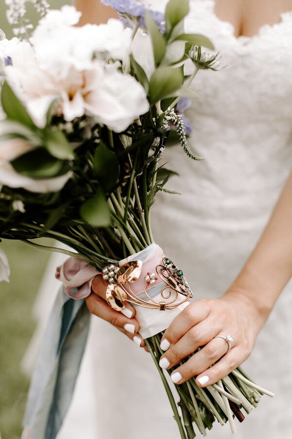 27 Pretty Wedding Bouquet Wrap and Ribbon Ideas