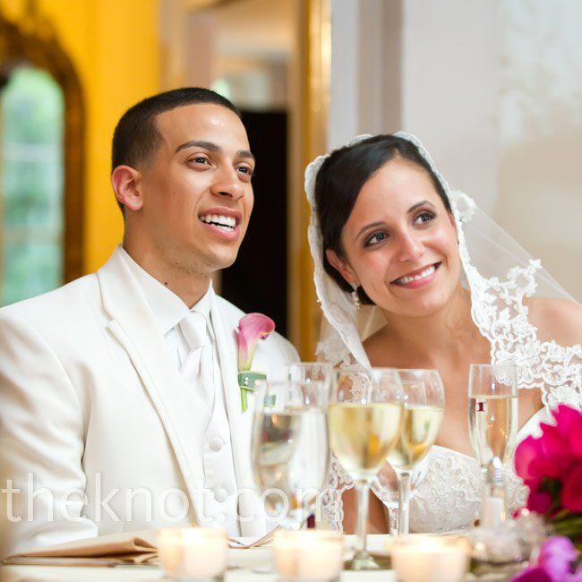 A mantilla veil perfectly fit in with the wedding’s vintage Spain theme.