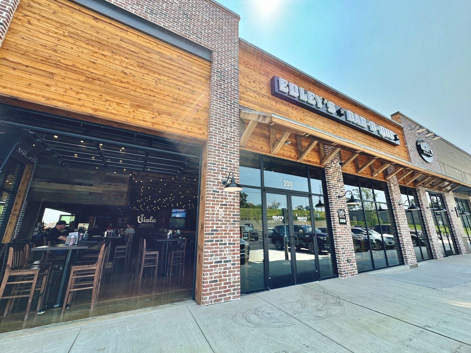 Picture of Edley's Bar-B-Que
