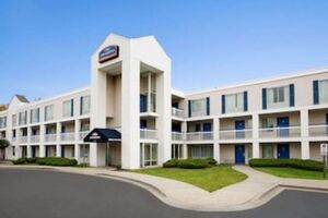 Picture of Travelodge by Wyndham Lansing IL