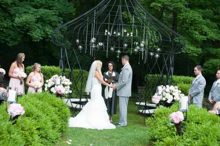 PJ and Kristine said "I do" in an outdoor ceremony on the beautiful grounds of Lord Thompson Manor.