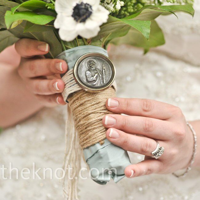 Danielle’s bouquet was wrapped with twine and accented with a rustic brooch to finish the look.