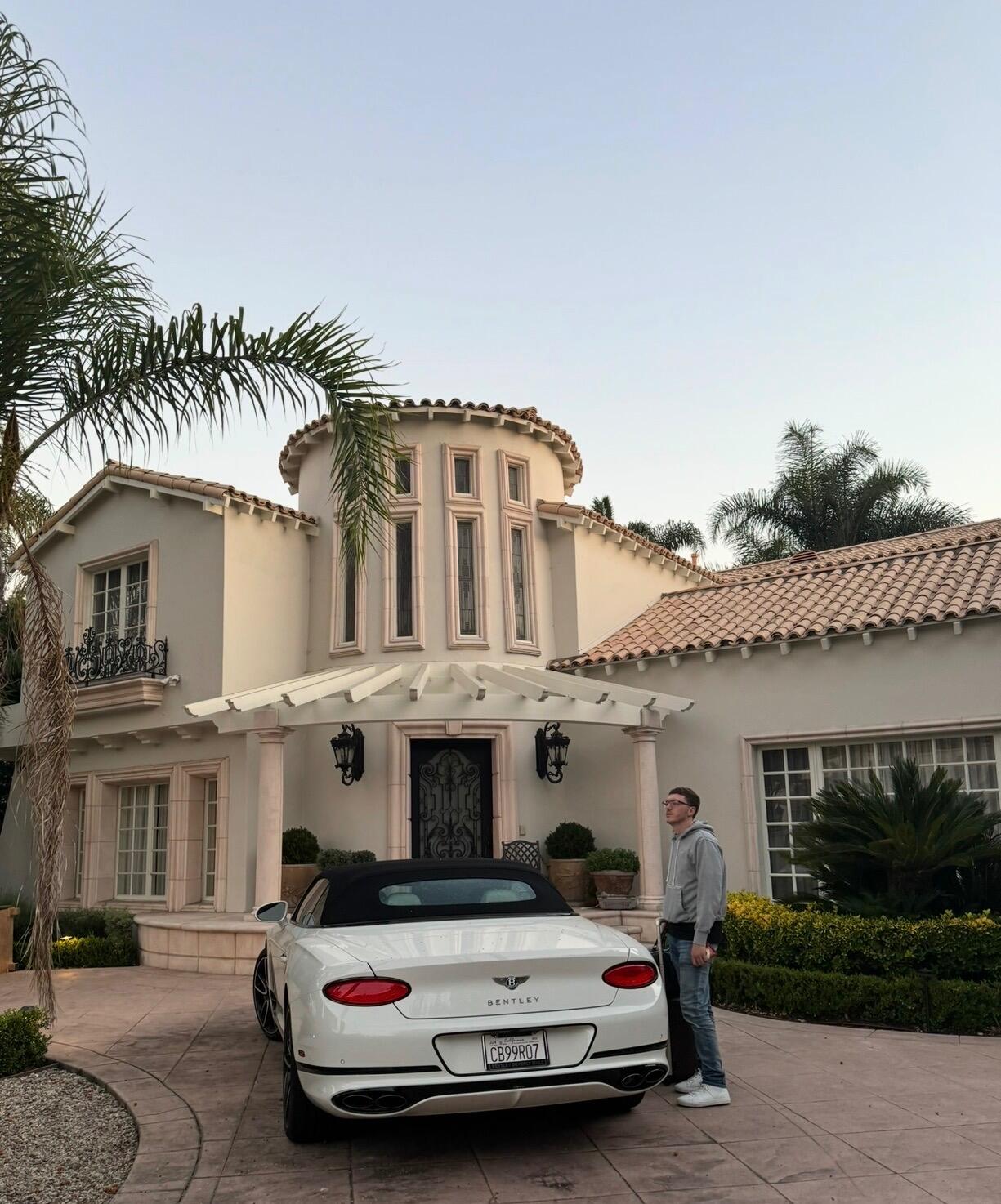 The day Maddy and Calvin moved into their new home in Beverly Hills! 