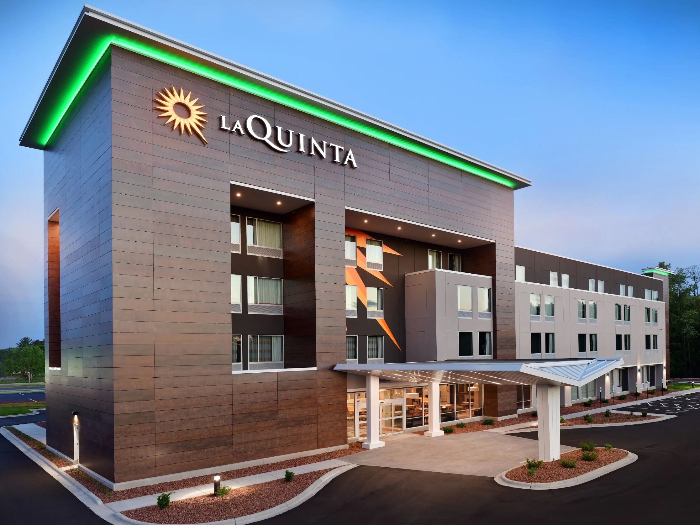 Picture of La Quinta Inn & Suites by Wyndham Wisconsin Dells