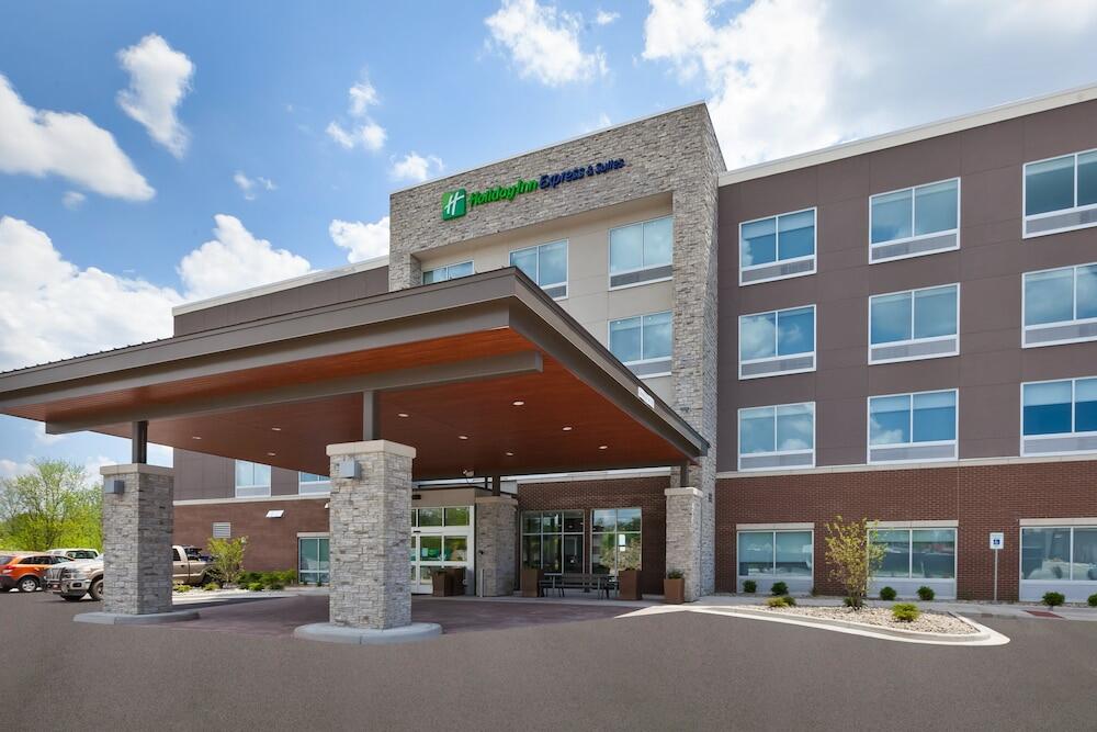 Picture of Holiday Inn Express & Suites Grand Rapids Airport - South by IHG