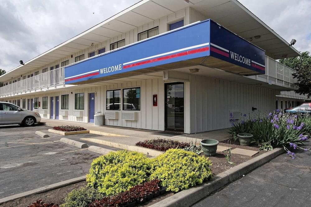 Picture of Motel 6 Amherst, OH - Cleveland West - Lorain