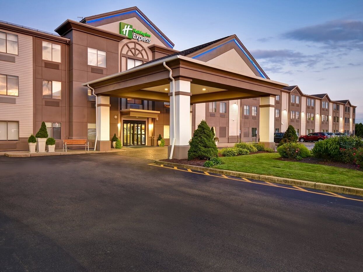 Picture of Holiday Inn Express Newport North - Middletown, an IHG Hotel