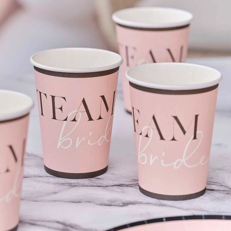 "Team bride" paper cups.