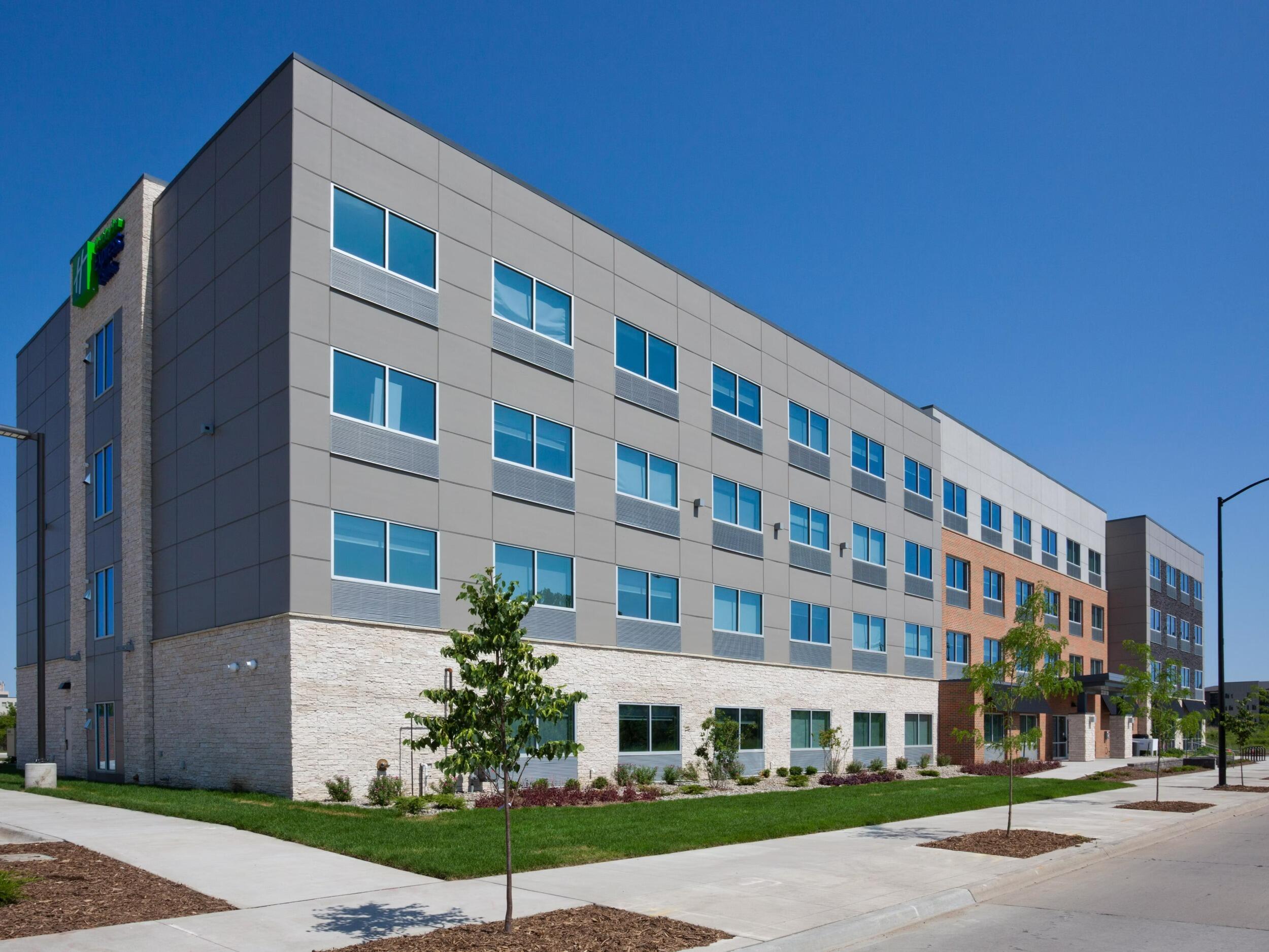 Picture of Holiday Inn Express & Suites Des Moines Downtown, an IHG Hotel