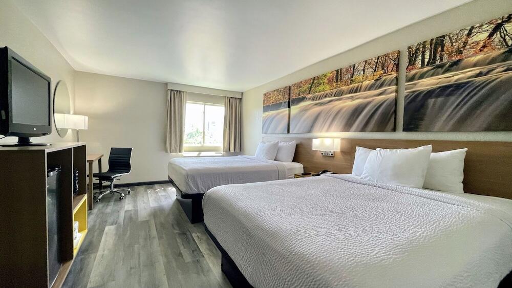 Picture of Days Inn by Wyndham Columbus IN