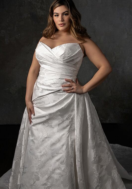 Essense of Australia D4300+ Fit-and-Flare Wedding Dress - 6