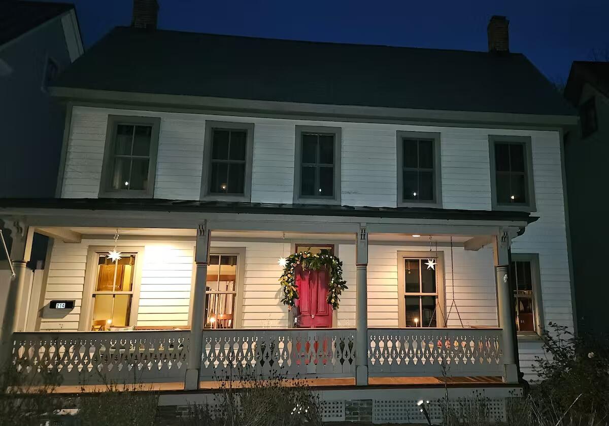 Picture of Historic House near town center