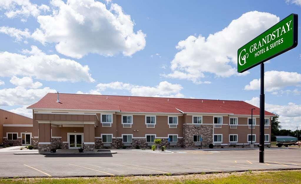 Picture of American Inn & Suites Parkers Prairie MN