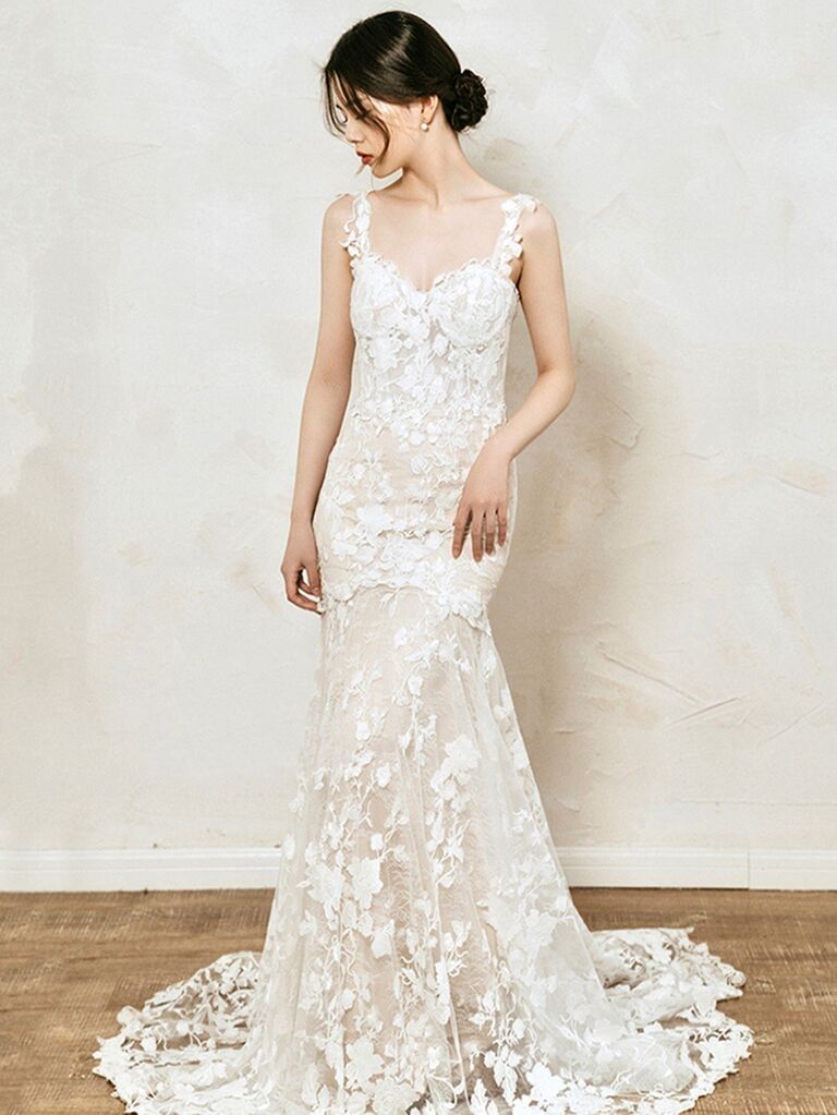 Mermaid-style lace gown by Cocomelody. 