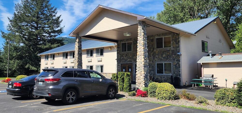 Picture of Crest Trail Lodge
