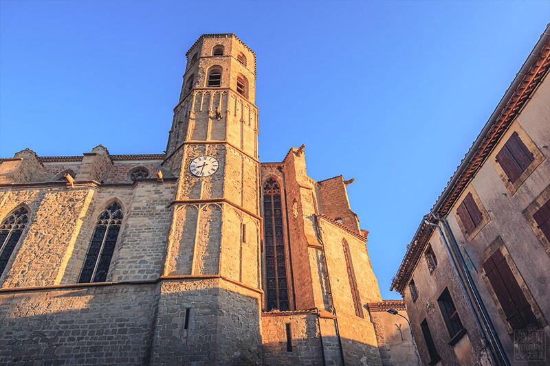 Between the 14th-16th century, the church underwent a series of renovations and fortifications. Decorative stone portals and Gothic structural added and the church fortified to protect the town of Montréal during the French Wars of Religion.